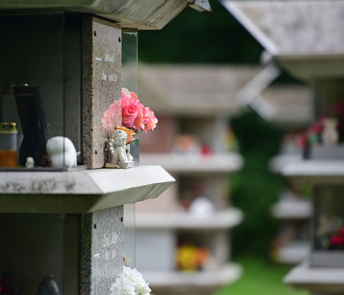 Urne funéraire dans un cimetière